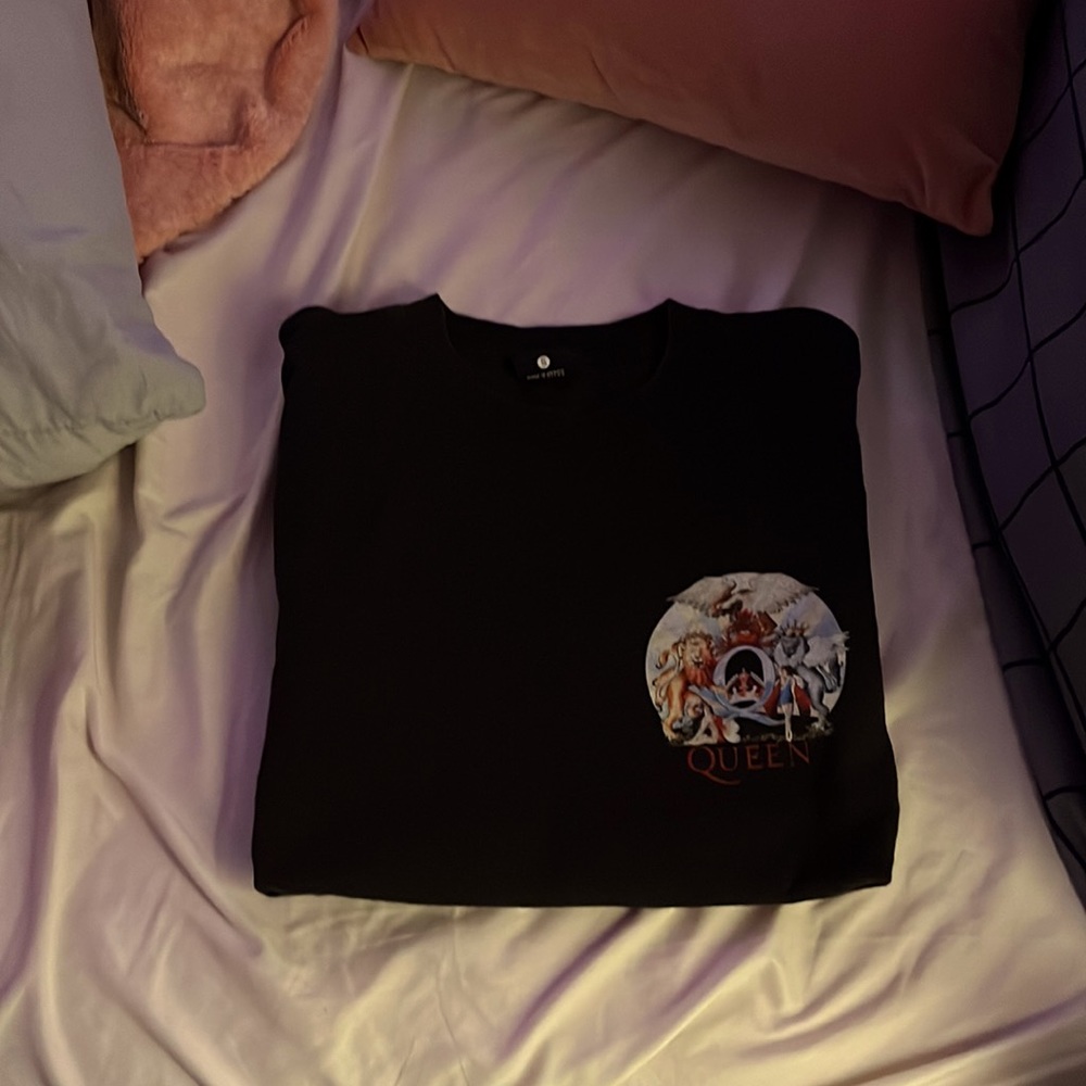 black 🎧 queen 🎻 tshirt